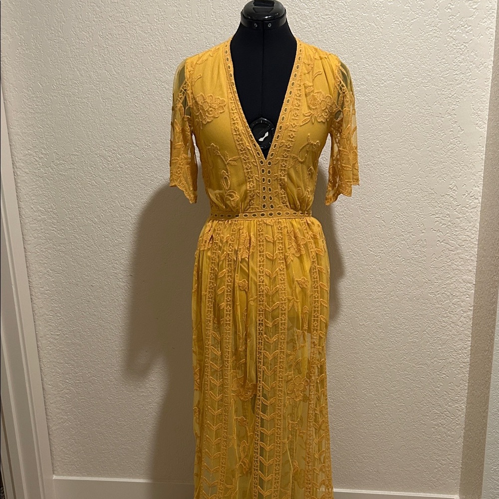 Socialite Mustard Lace Maxi Dress